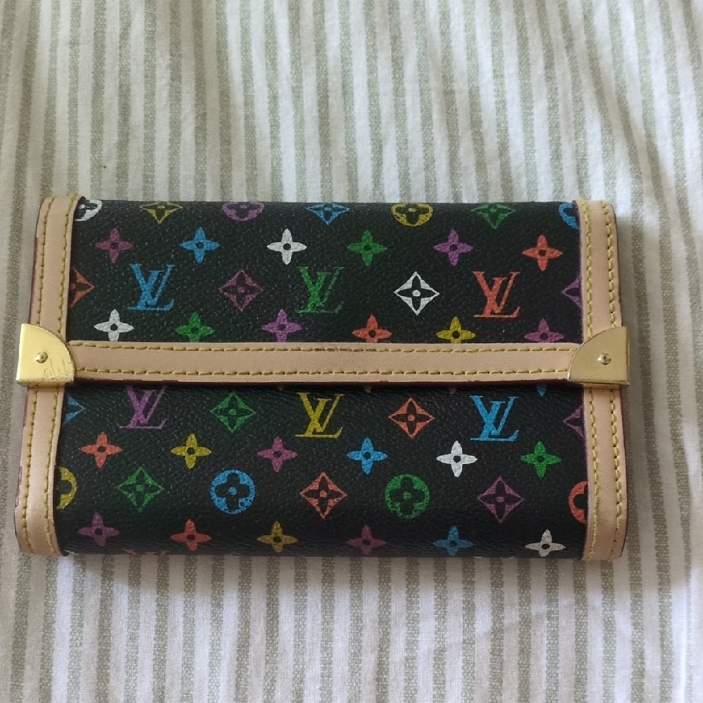 Louis Vuitton Yellow-Gold Logo Gift Box